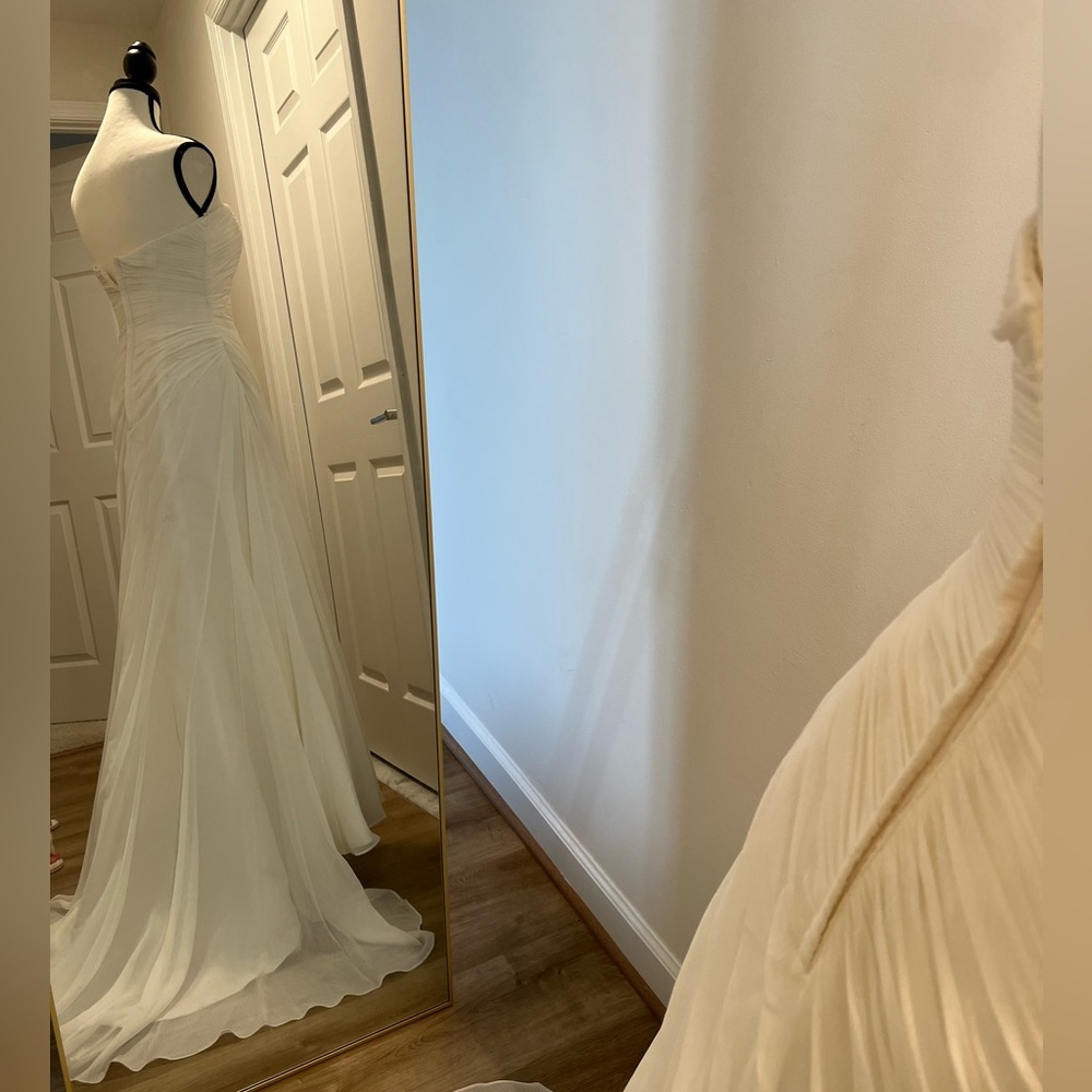 David’s Bridal Wedding Gown – Elegant Strapless White Mermaid Dress Size 2 $980 - Picture 10 of 17